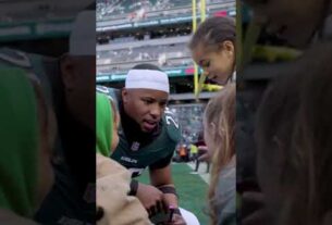 Unlocking a Touching Moment: Saquon Barkley’s Heartwarming Pregame Handshake with His Daughter 🥹 (Thanks to @philadelphiaeagles/TT)