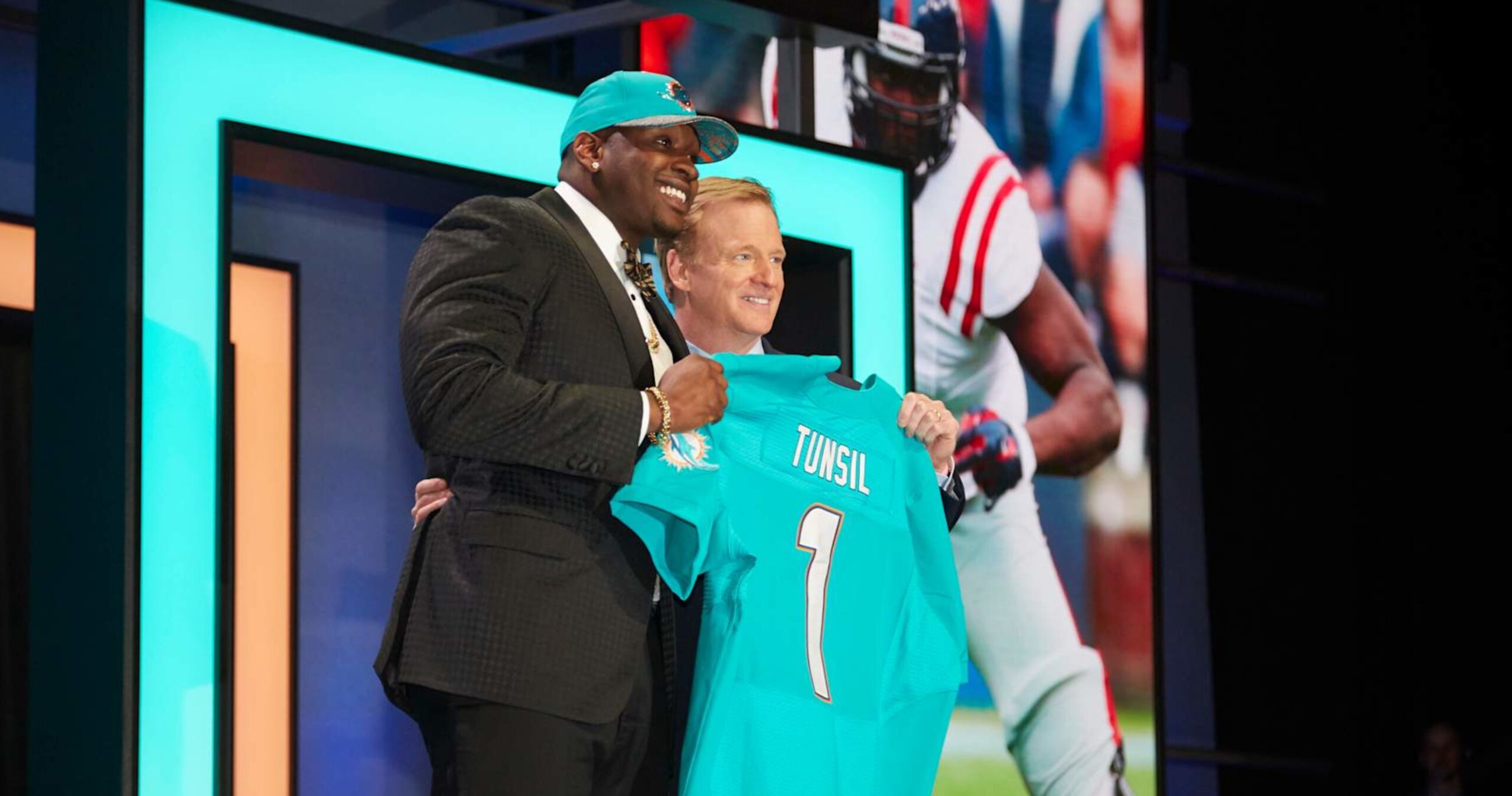 Texans’ Laremy Tunsil Reflects on 2016 NFL Draft Slide Caused by Infamous Gas Mask Video