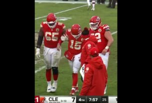 What’s the Update on Patrick Mahomes After That Painful Hit? 🏈 (📺 CBS)